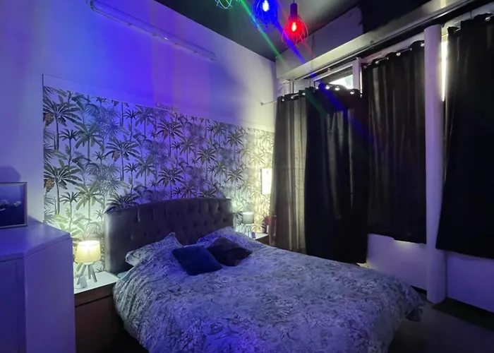 Love Room Paris Apartman